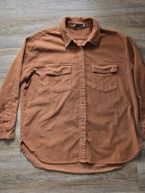C'Est Moi Women's Long-Sleeve Button-Down Corduroy Shirt in Brown/ Rust (Medium)